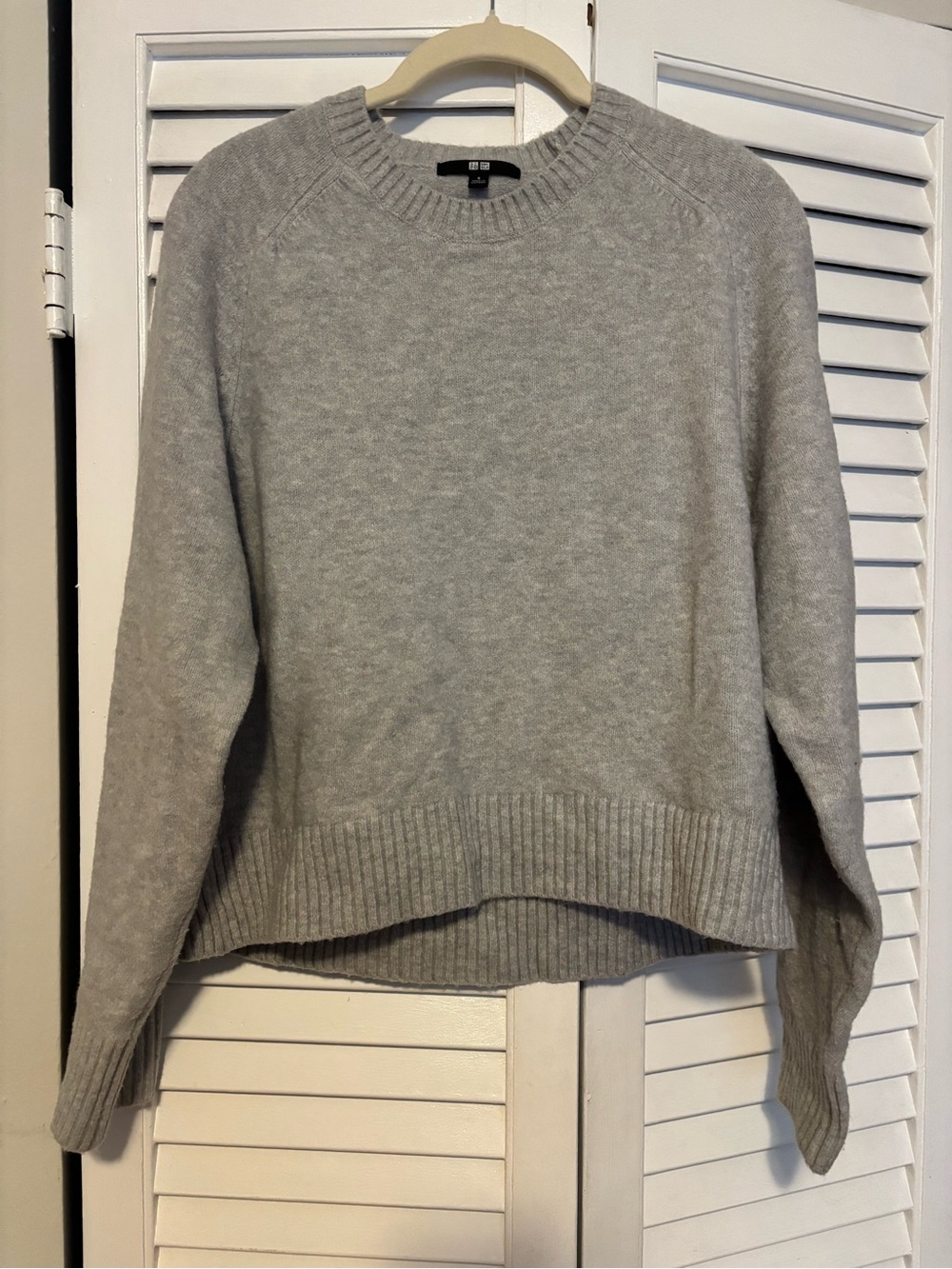 Uniqlo Light Gray Crewneck Sweater